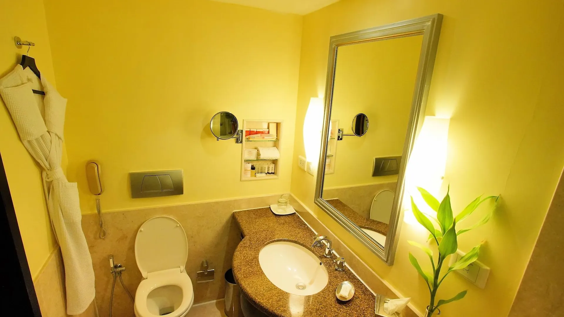 Vivanta Ernakulam, Marine Drive Kochi