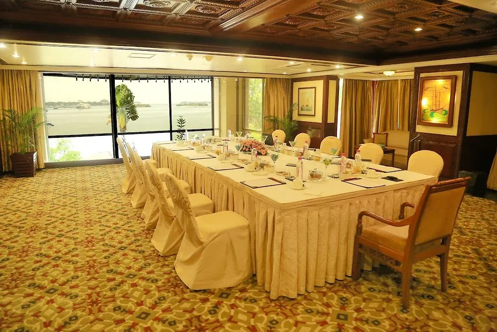 Vivanta Ernakulam, Marine Drive Kochi 5*,