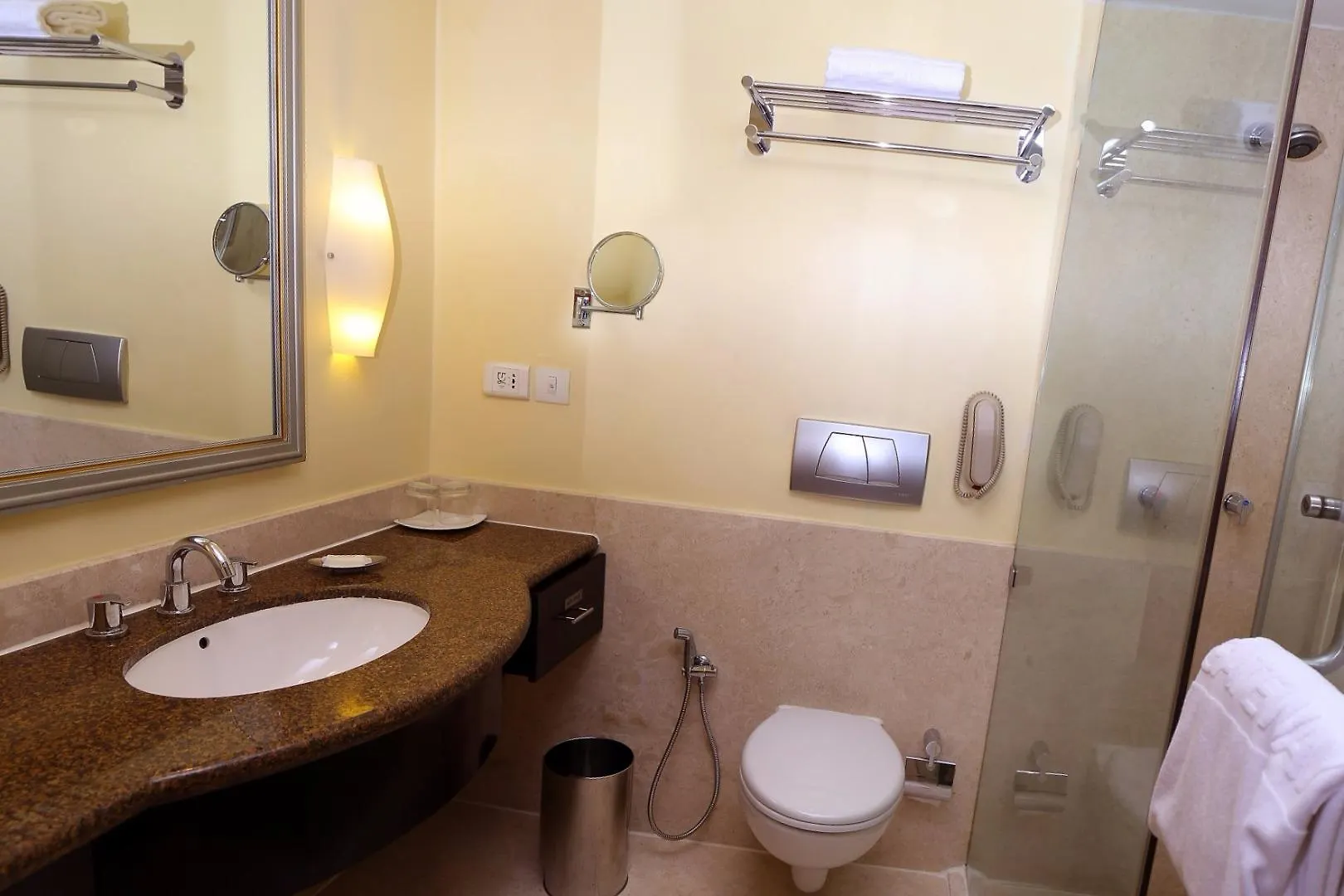 Vivanta Ernakulam, Marine Drive Kochi Hotel