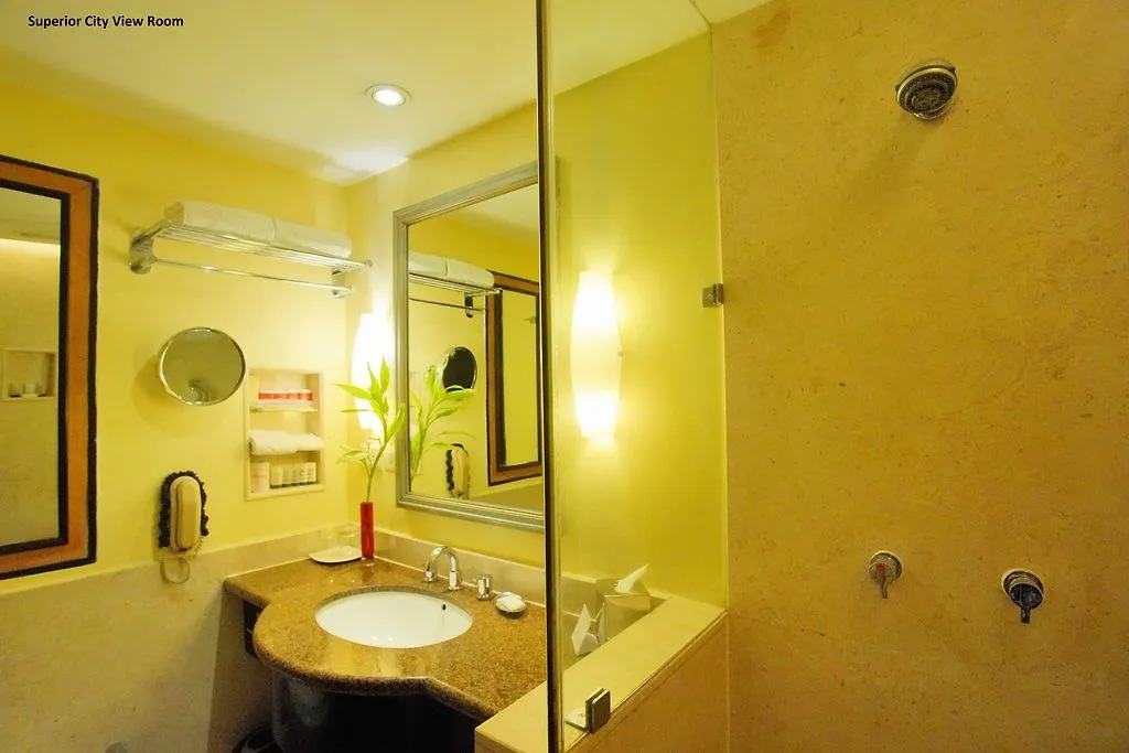 Hotel Vivanta Ernakulam, Marine Drive Kochi
