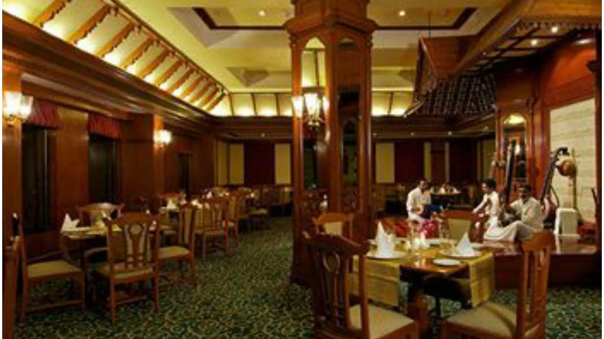 Vivanta Ernakulam, Marine Drive Kochi Hotel